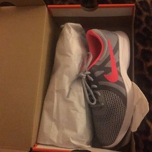 COPY - Nike revolution 4